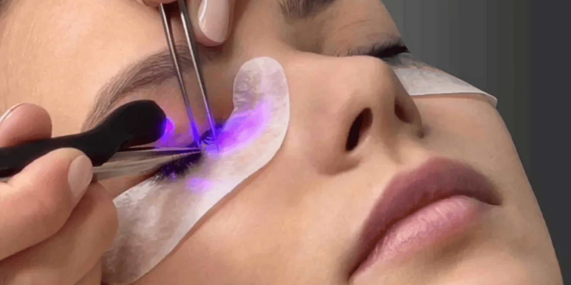 lash extension course with UV lamp